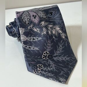 Brioni Ultra Lux Elegant 100% Silk Made in Italy Floral Patterned Tie